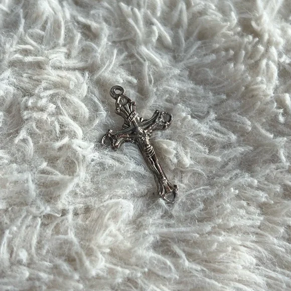 Inri Cross Pendant - Picture 2 of 4